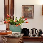 Houspitality Caesar