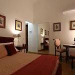 Houspitality Caesar Bed & Breakfast 4*