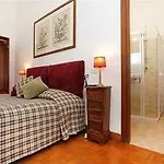 Houspitality Caesar Bed & Breakfast 4*