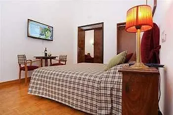Houspitality Caesar ベッド・アンド・ブレックファスト 4*